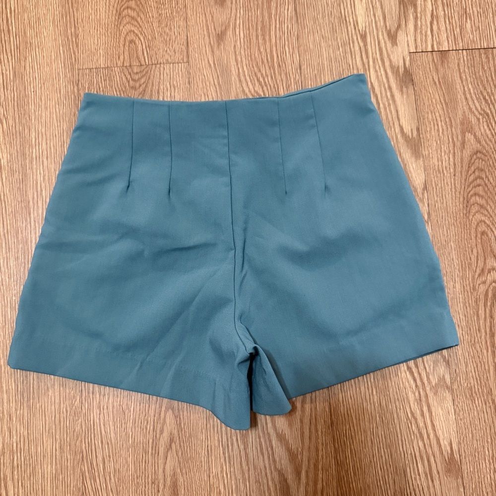 A New Day Turquoise Stretch Midi Shorts 4” Inseam Size 8 - Picture 6 of 6